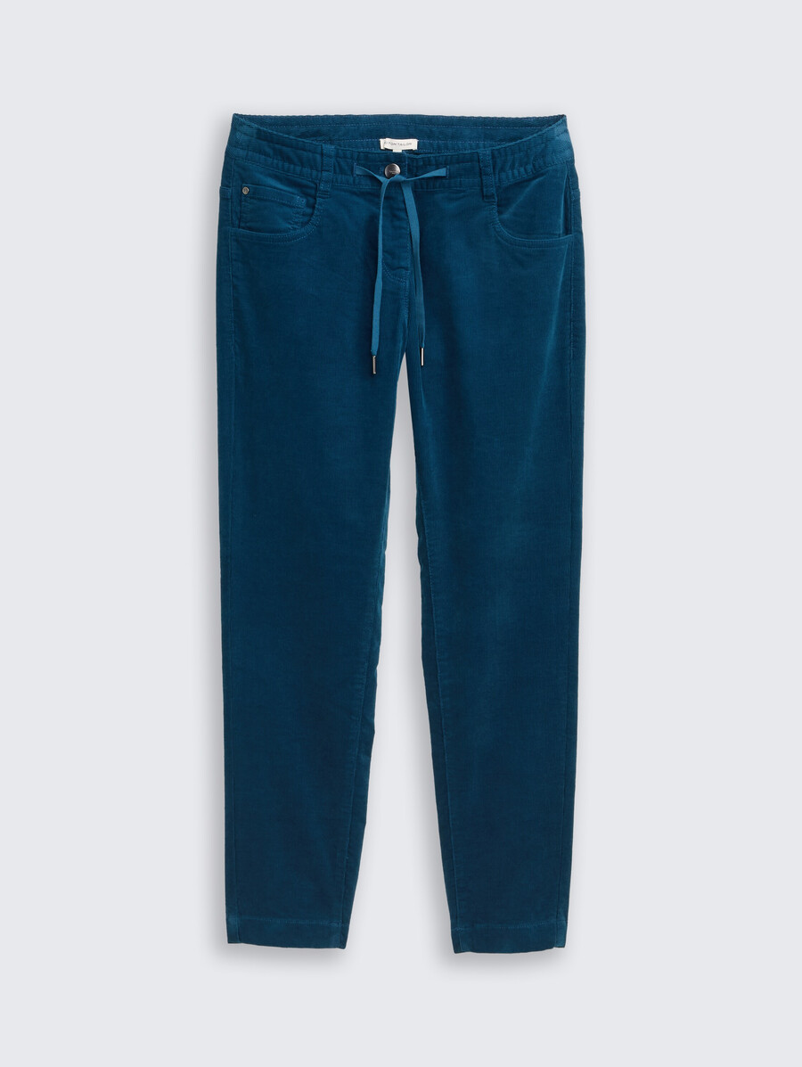 schmal zulaufende locker sitzende cordhose