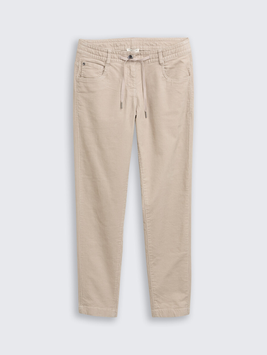 schmal zulaufende locker sitzende cordhose