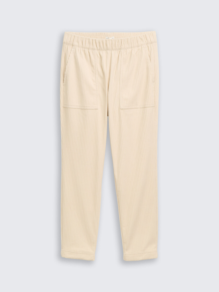 locker sitzende schmal geschnittene cordhose
