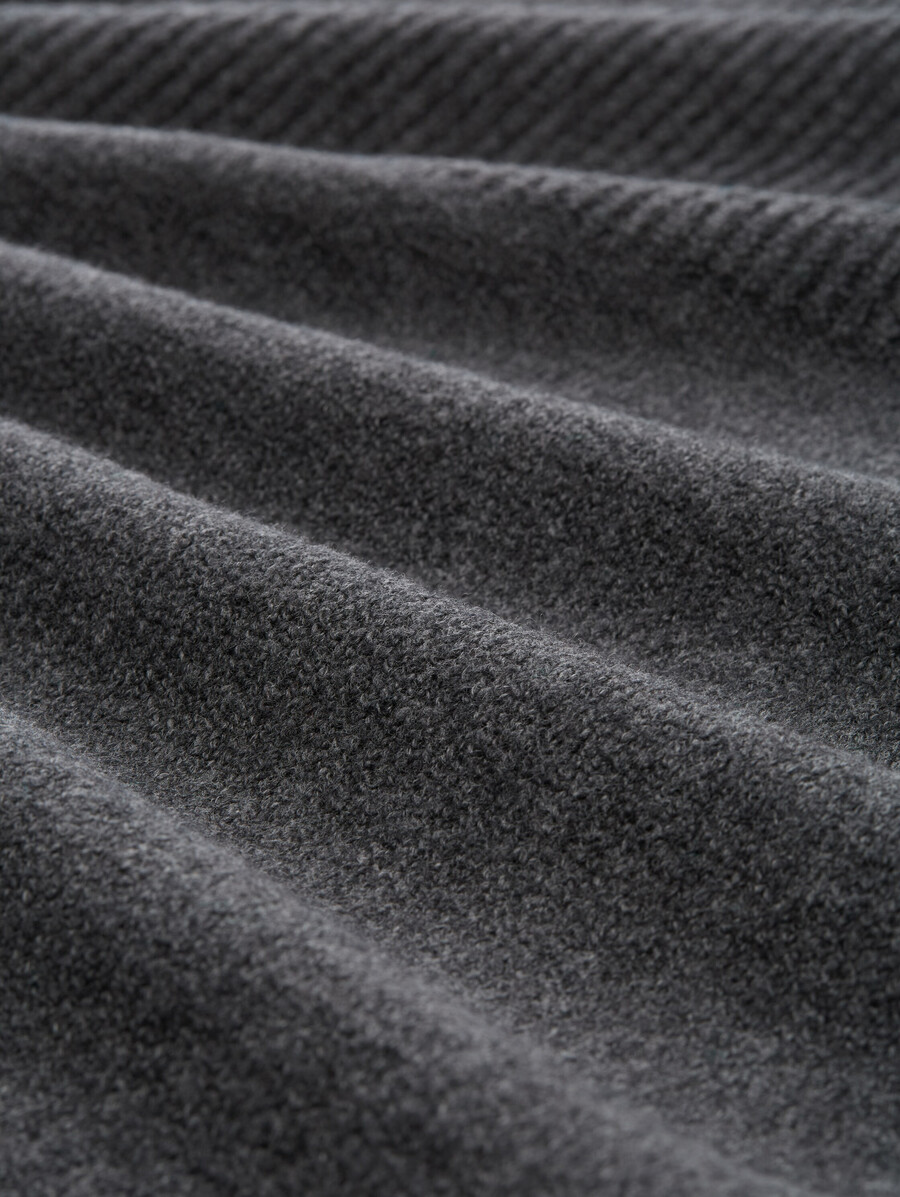 strickkleid mit stehkragen