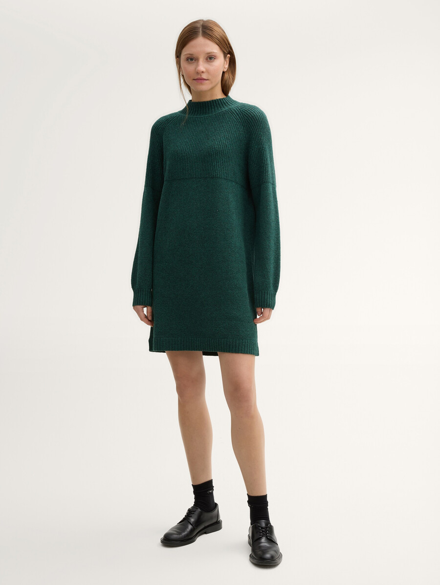 strickkleid mit stehkragen