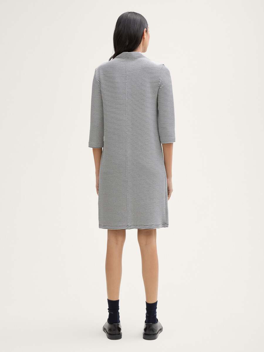 kleid mit streifenmuster