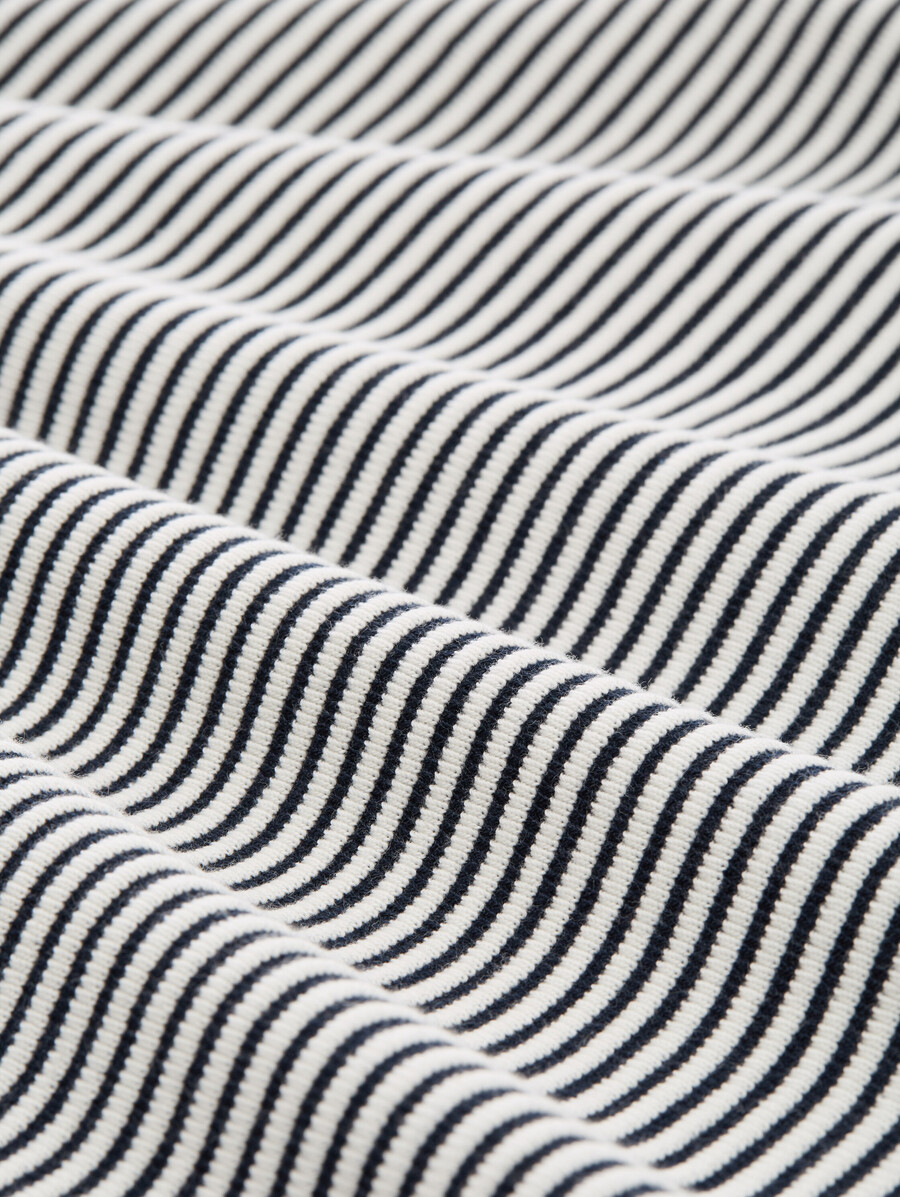 kleid mit streifenmuster