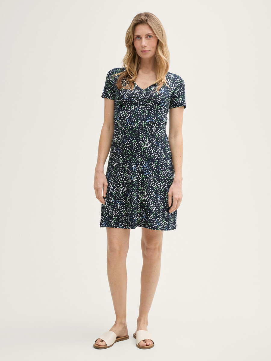 kleid mit rüschen