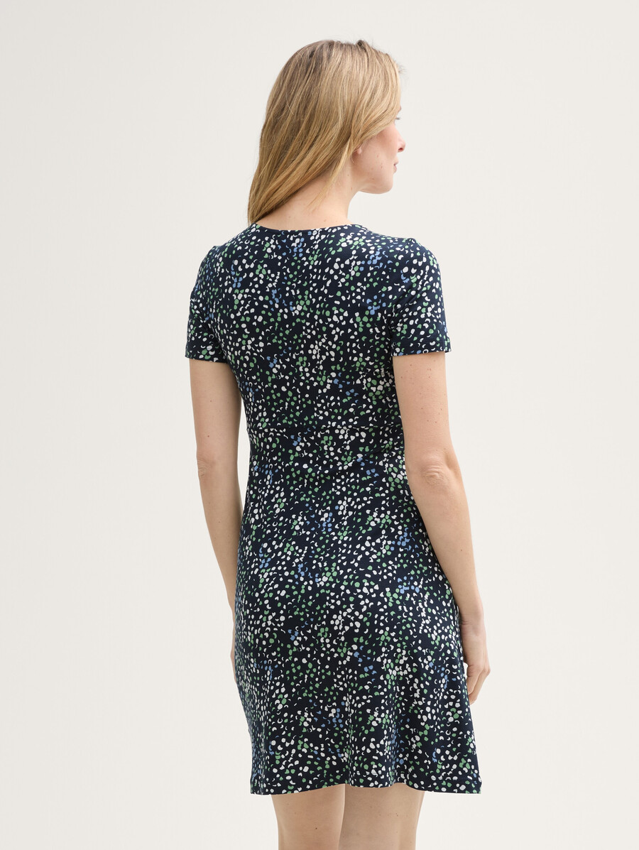 kleid mit rüschen