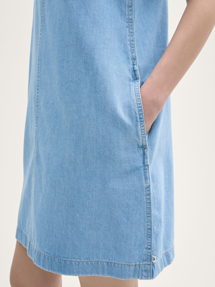 mini-jeanskleid mit eingrifftaschen