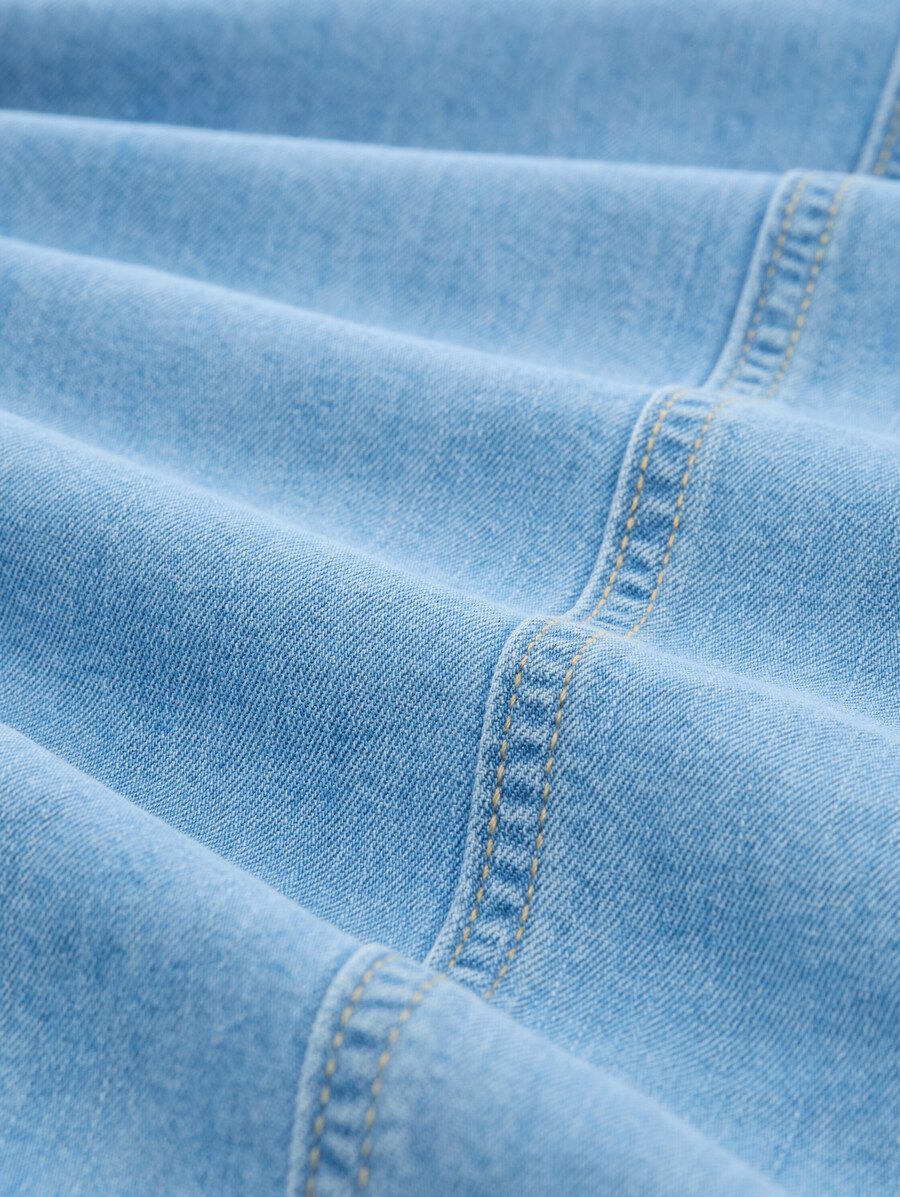 mini-jeanskleid mit eingrifftaschen