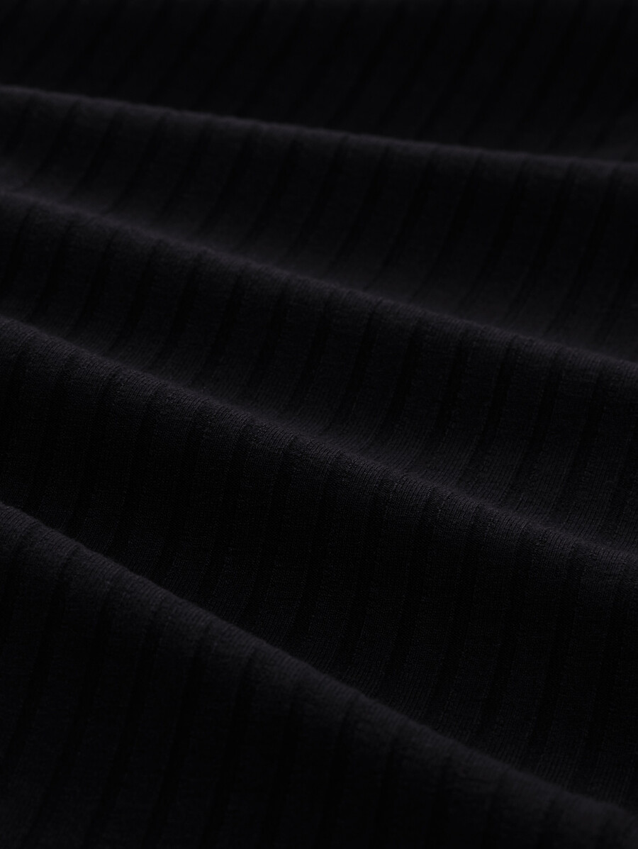 geripptes midikleid mit gürtel