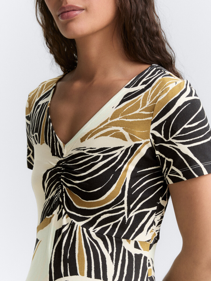 kleid mit rüschen