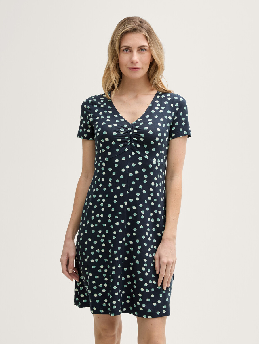 kleid mit rüschen
