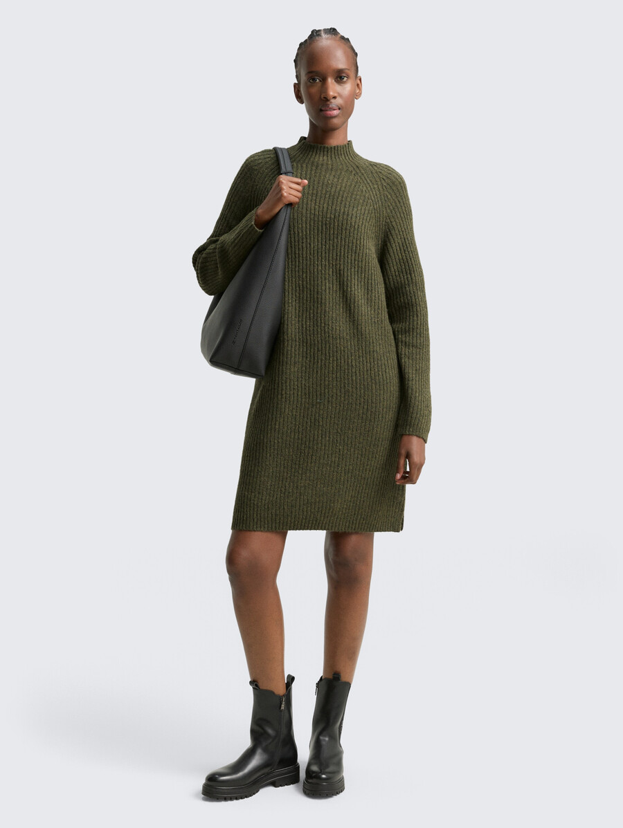 strickkleid mit stehkragen