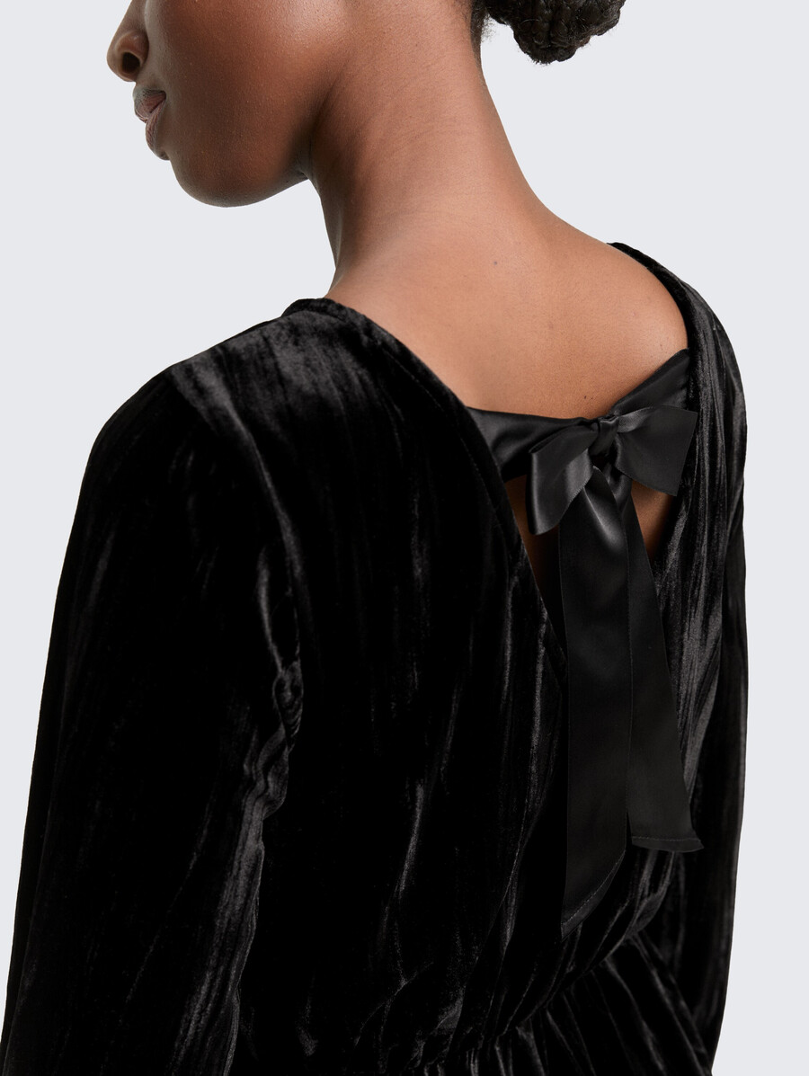 mini-samtkleid mit schleifendetail
