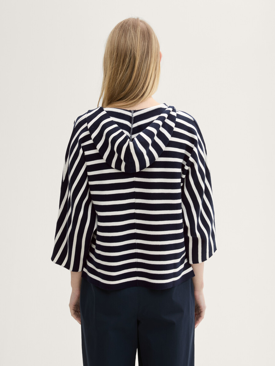 locker geschnittener strickpullover mit kapuze