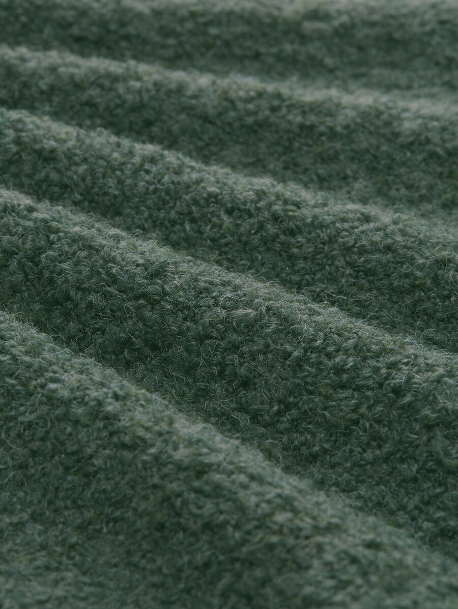 locker geschnittener bouclé-pullover