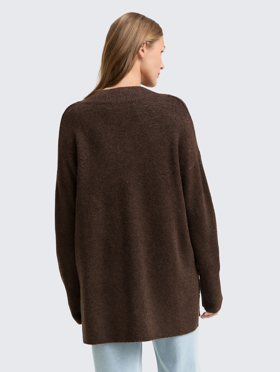 langer strickpullover mit v-ausschnitt