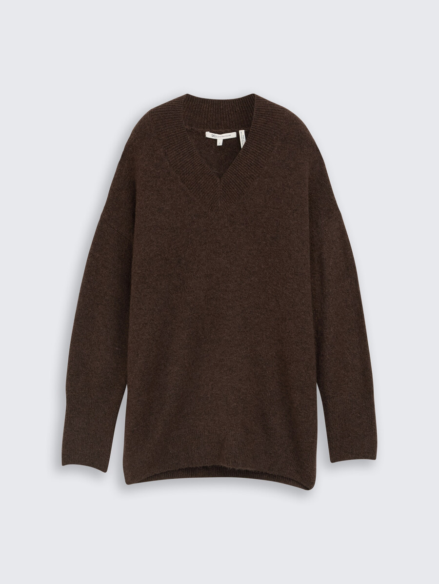 langer strickpullover mit v-ausschnitt