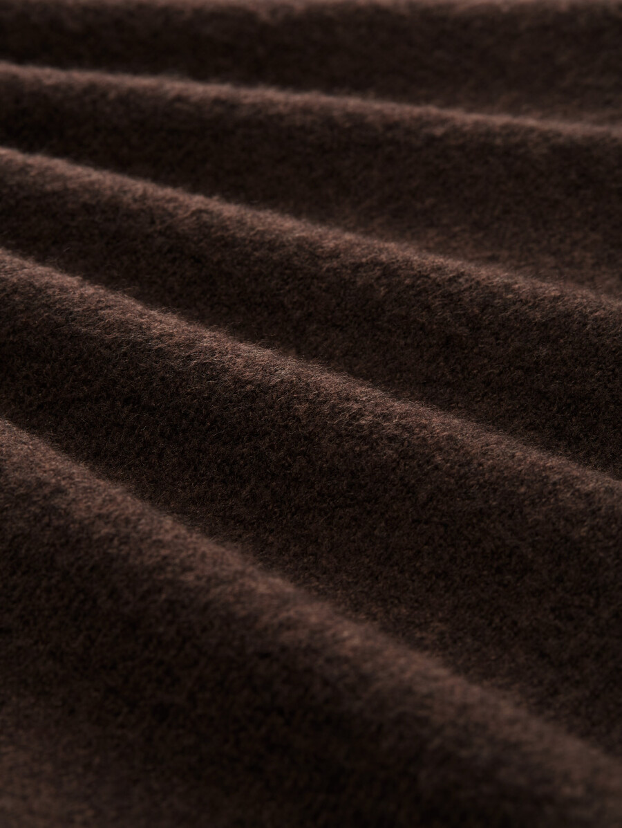 langer strickpullover mit v-ausschnitt