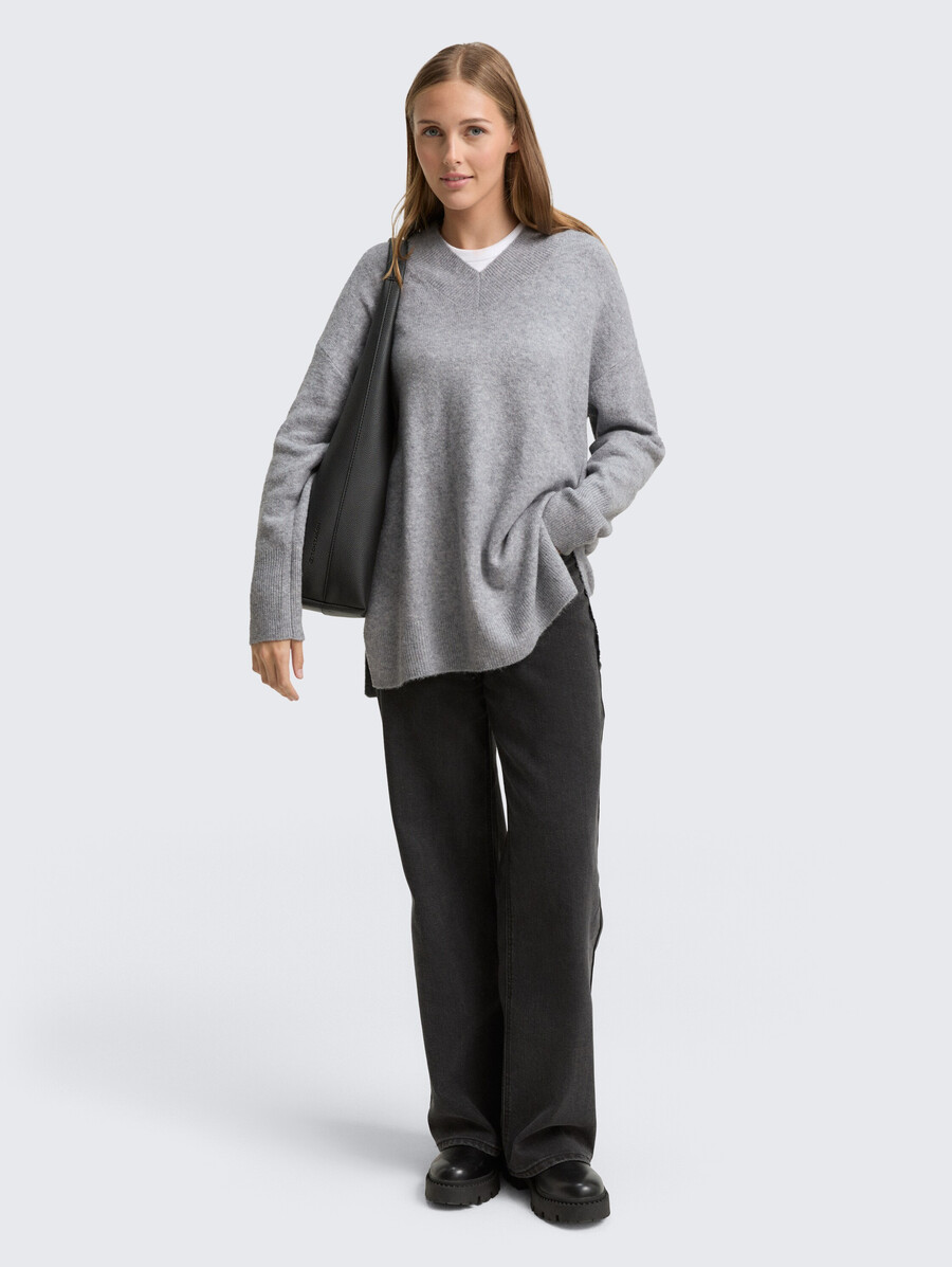 langer strickpullover mit v-ausschnitt