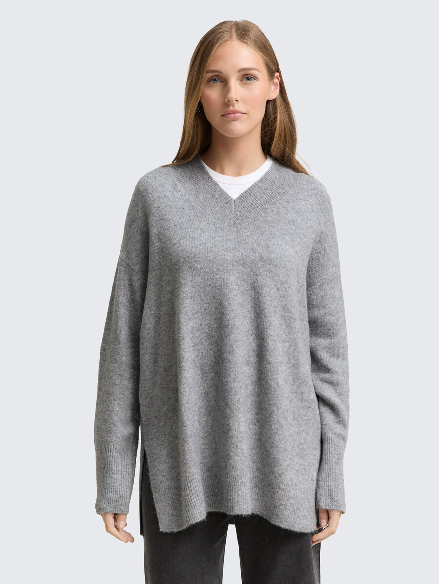 langer strickpullover mit v-ausschnitt