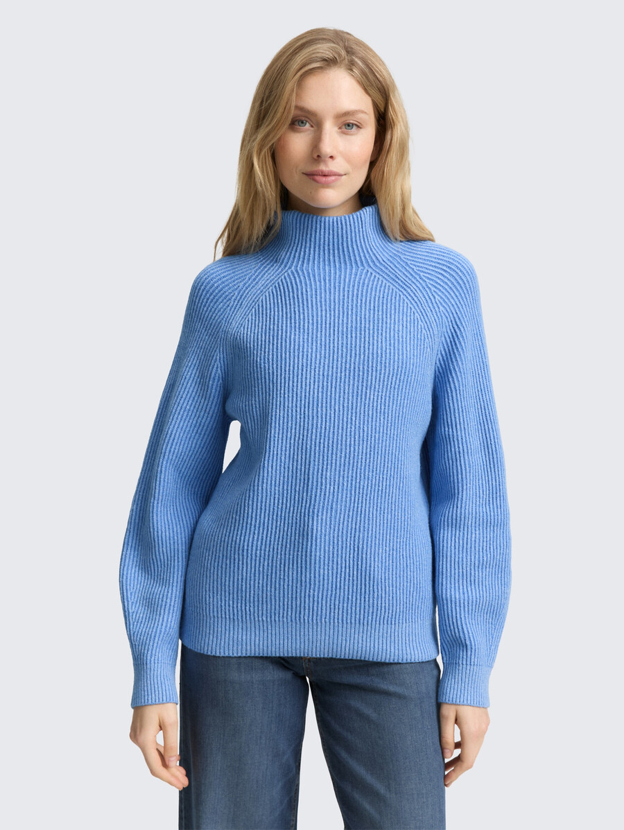 locker geschnittener strickpullover mit stehkragen