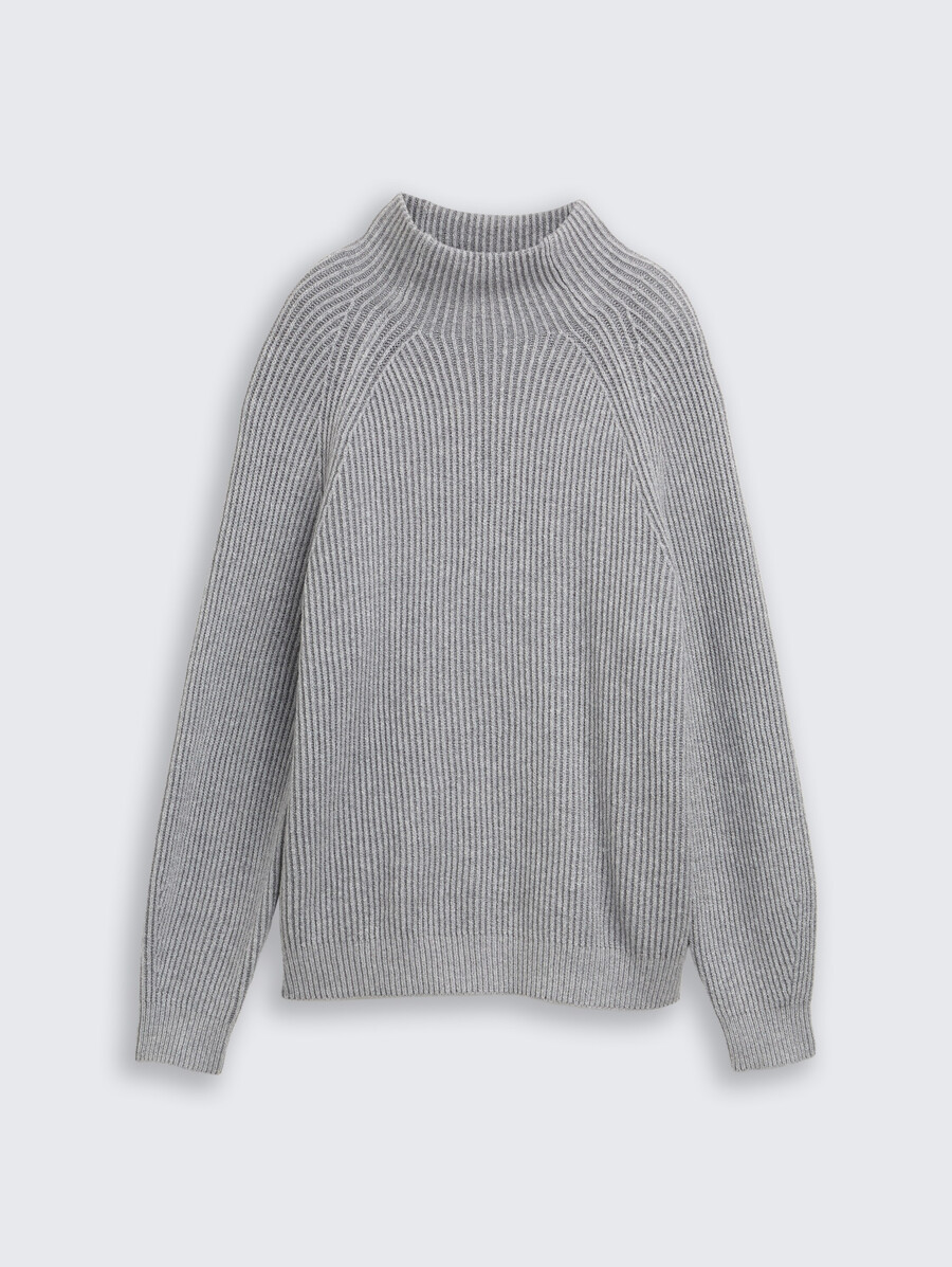 locker geschnittener strickpullover mit stehkragen