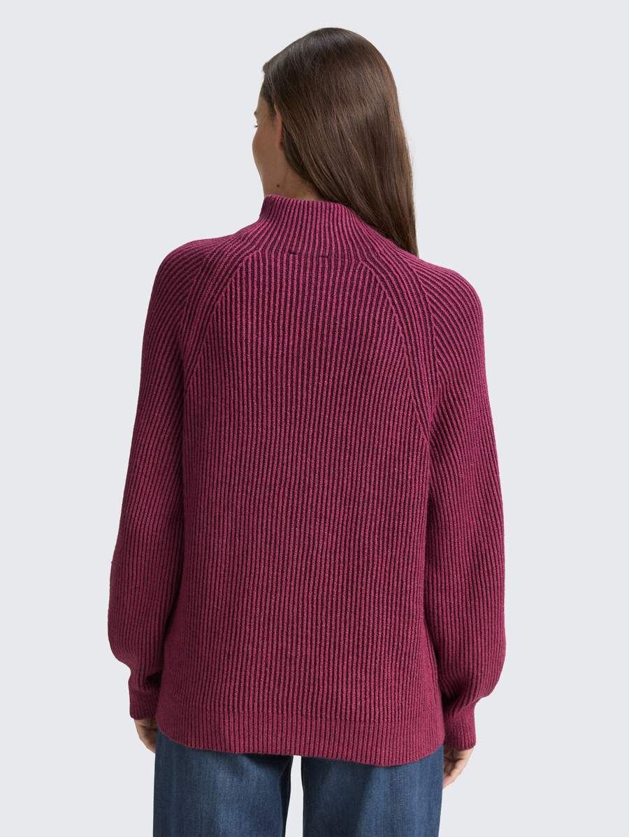 locker geschnittener strickpullover mit stehkragen