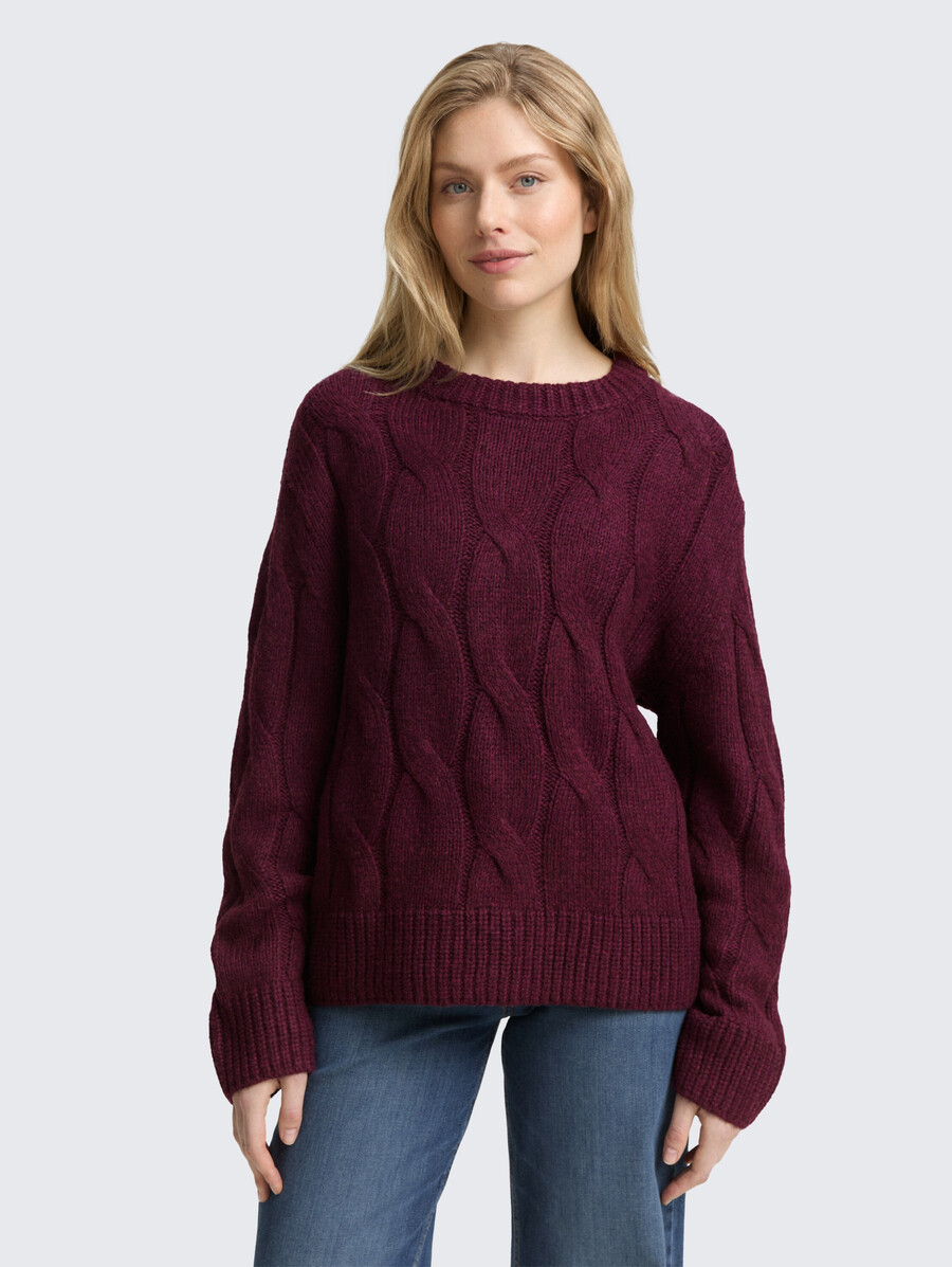 locker geschnittener strickpullover mit zopfmuster