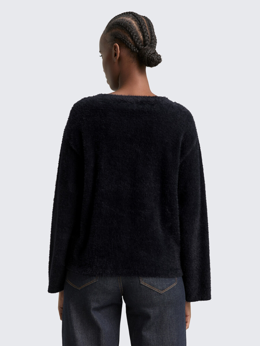gestrickter pullover aus federgarn