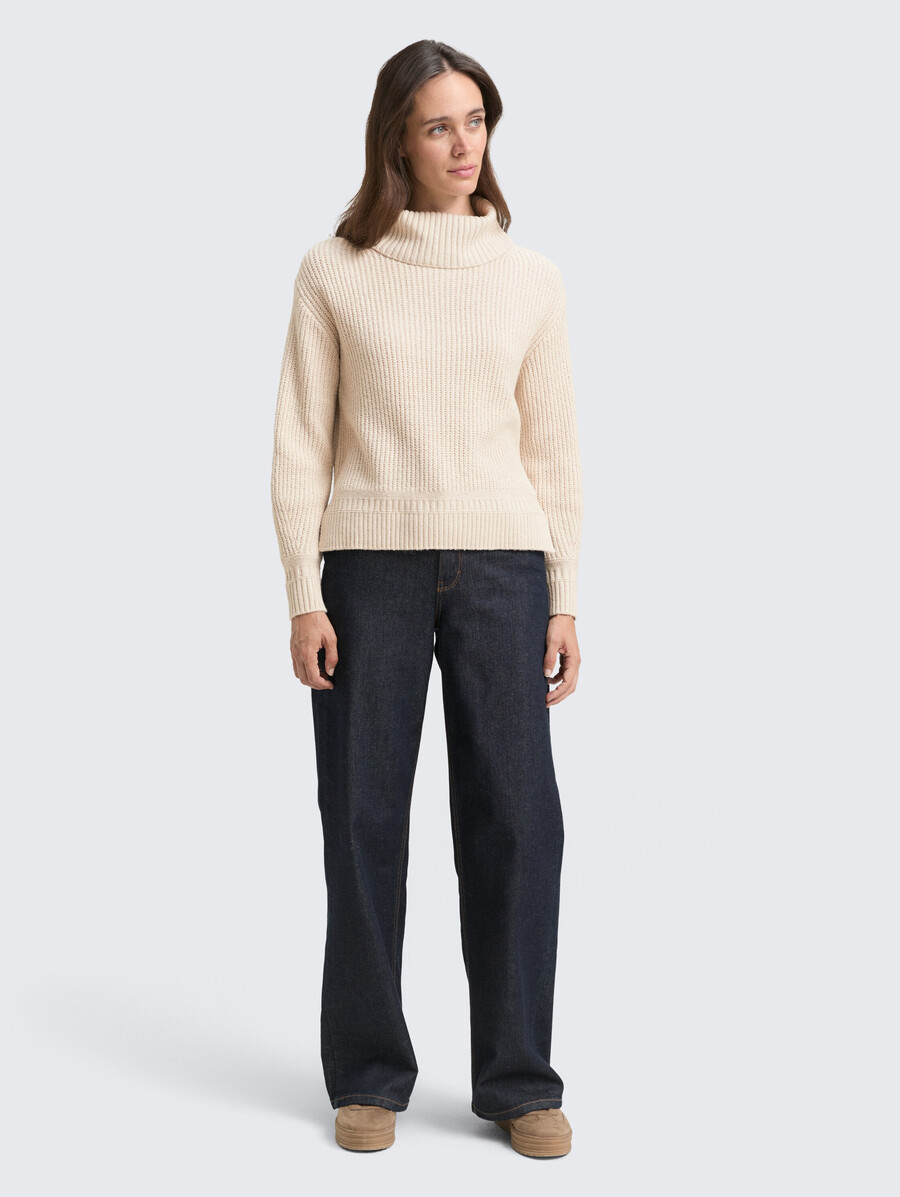 locker geschnittener rollkragenpullover