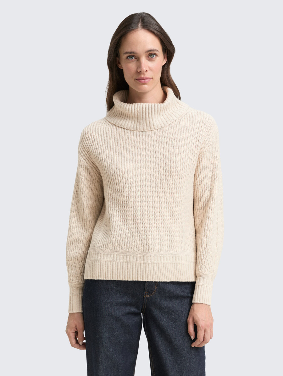 locker geschnittener rollkragenpullover