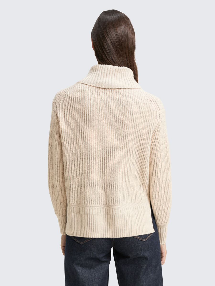 locker geschnittener rollkragenpullover