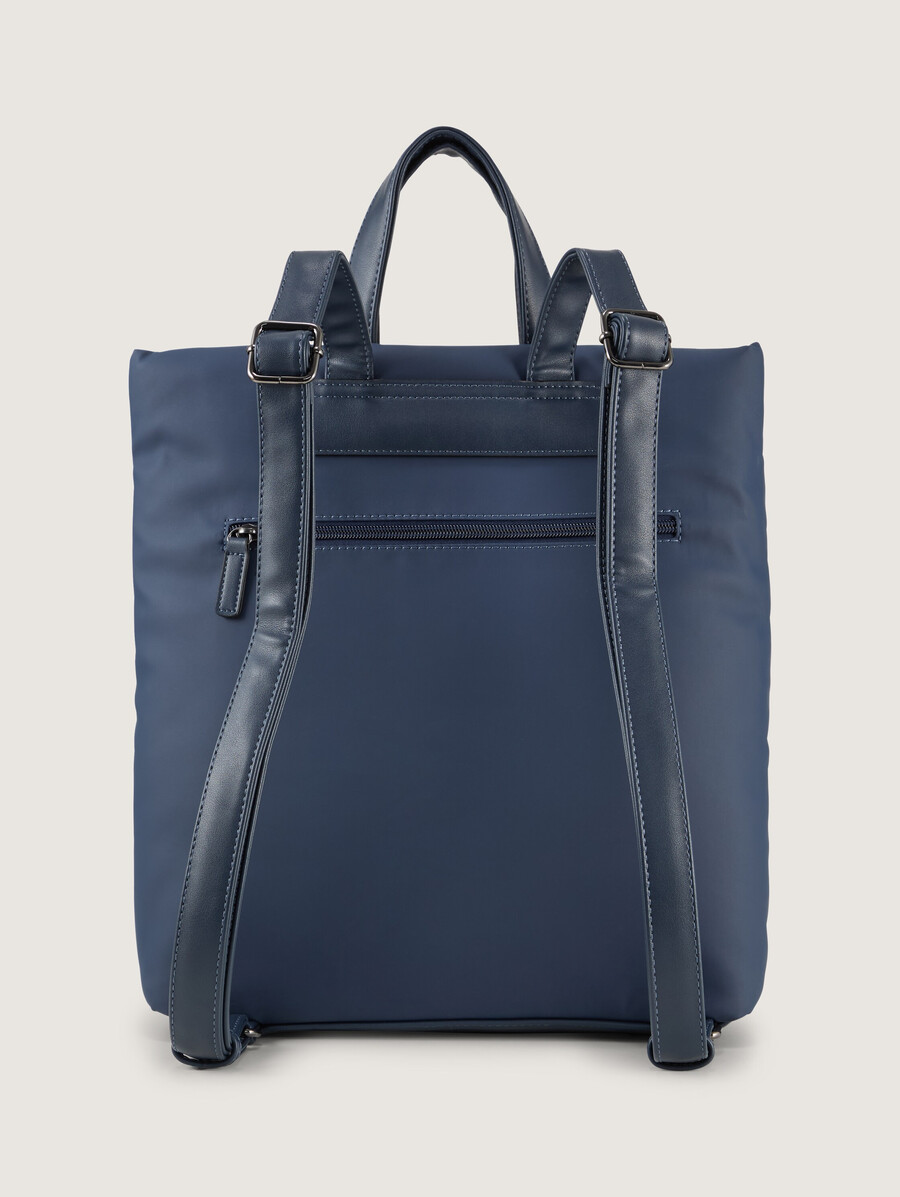 der ttpatti m rucksack ist aus wasserabweisendem recyceltem nylon gefertigt.
