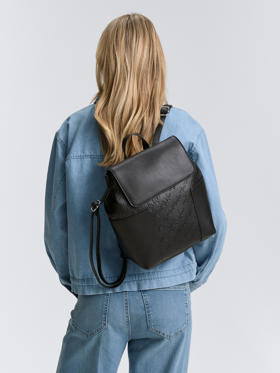 ttwendi m rucksack aus kunstleder mit geprägtem logo