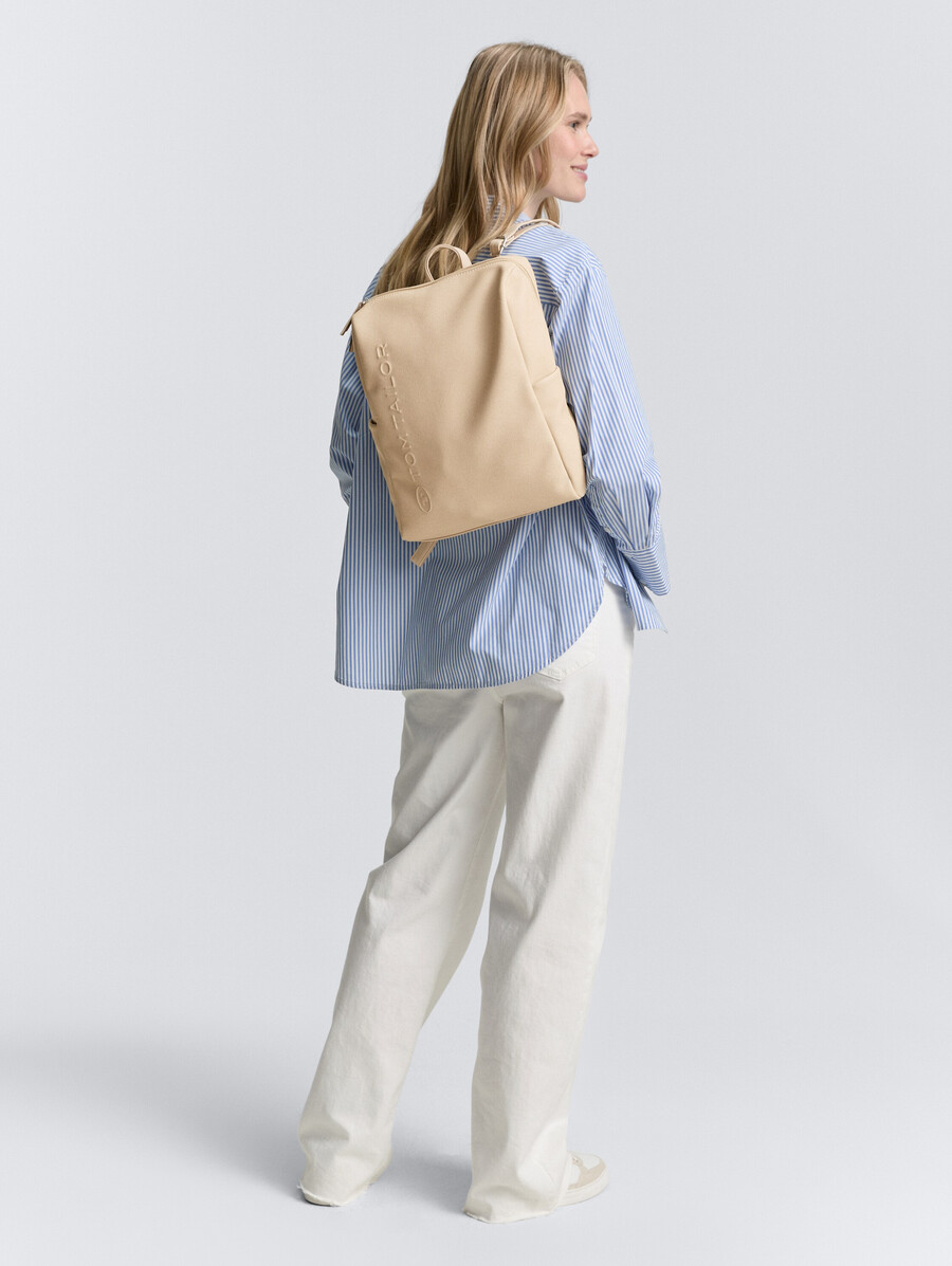 ttrosa m rucksack in canvas-optik mit geprägtem logo