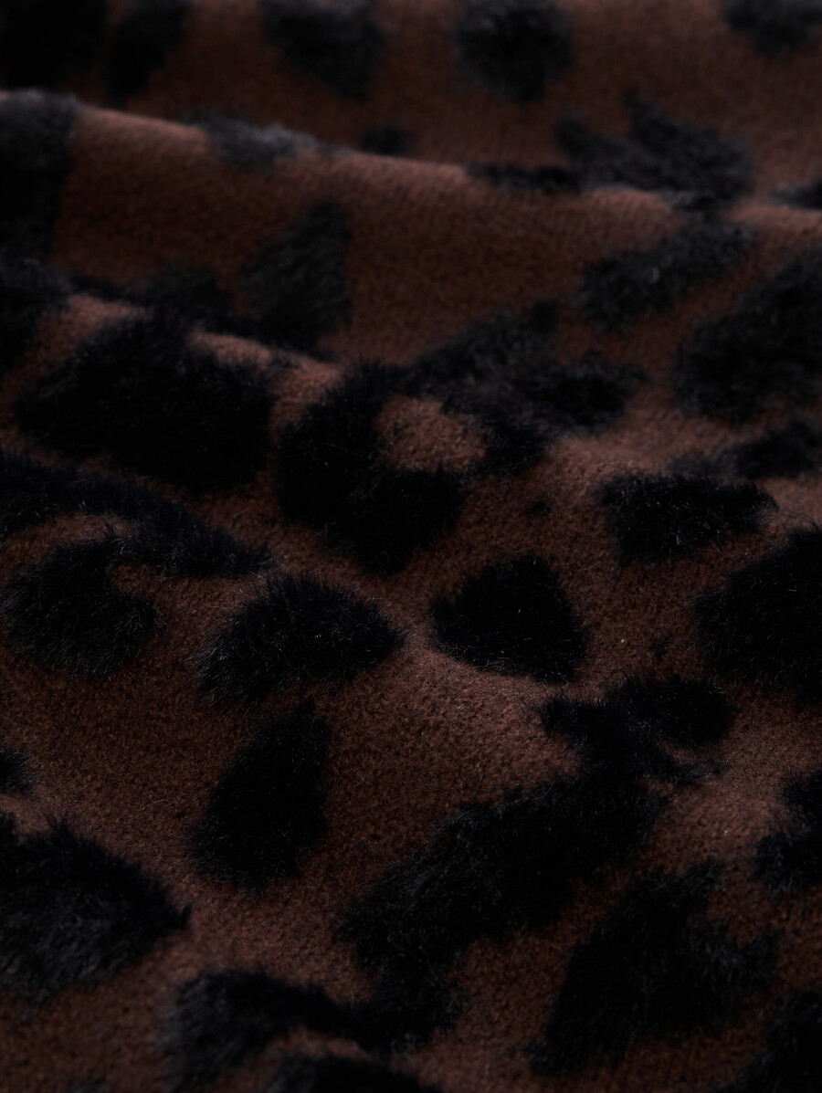 oversize-strickjacke mit leopardenmuster
