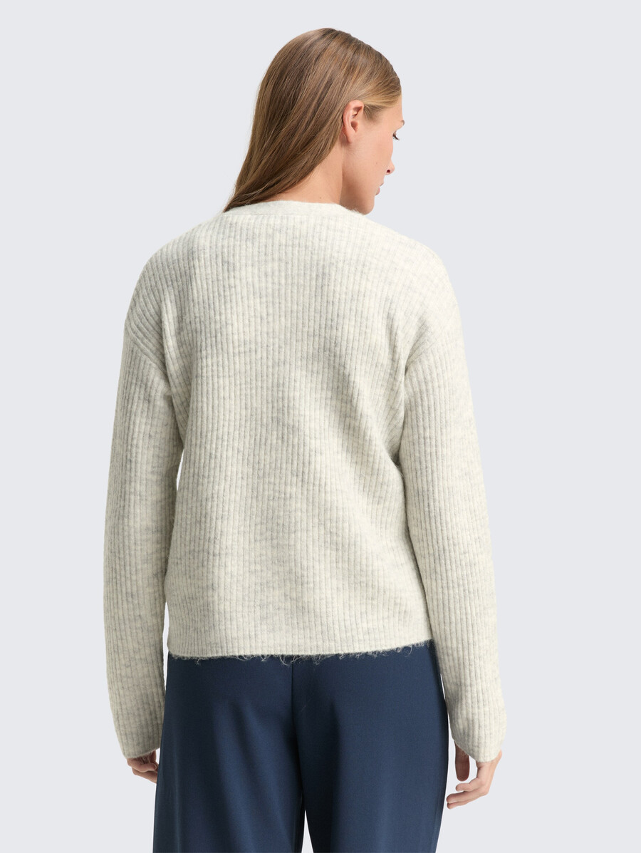 gemütliche strickjacke mit rundhalsausschnitt