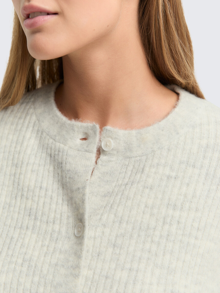 gemütliche strickjacke mit rundhalsausschnitt