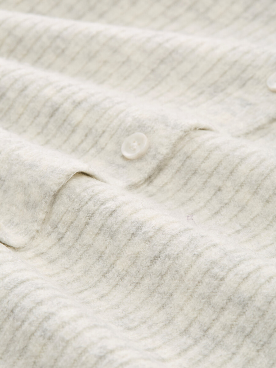 gemütliche strickjacke mit rundhalsausschnitt