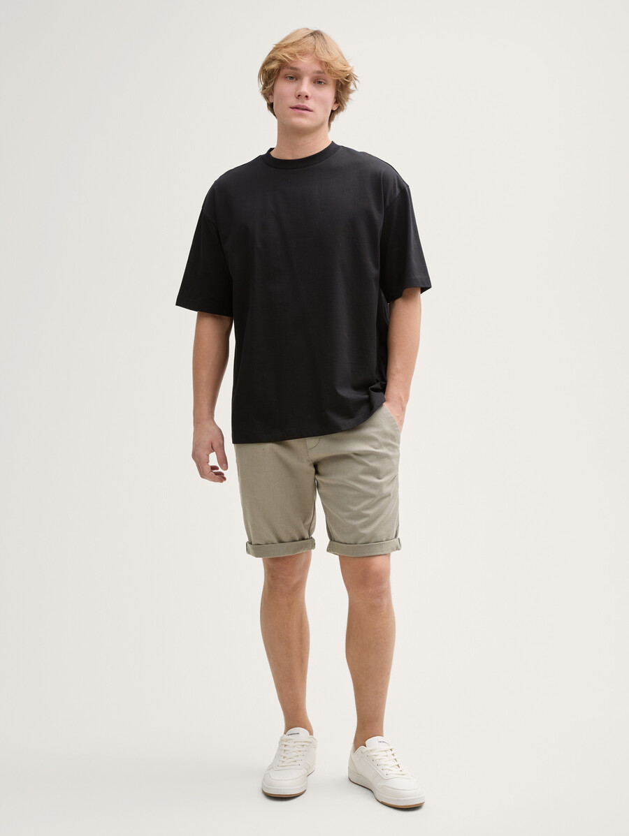 chino-shorts in regulärer passform mit gürtel
