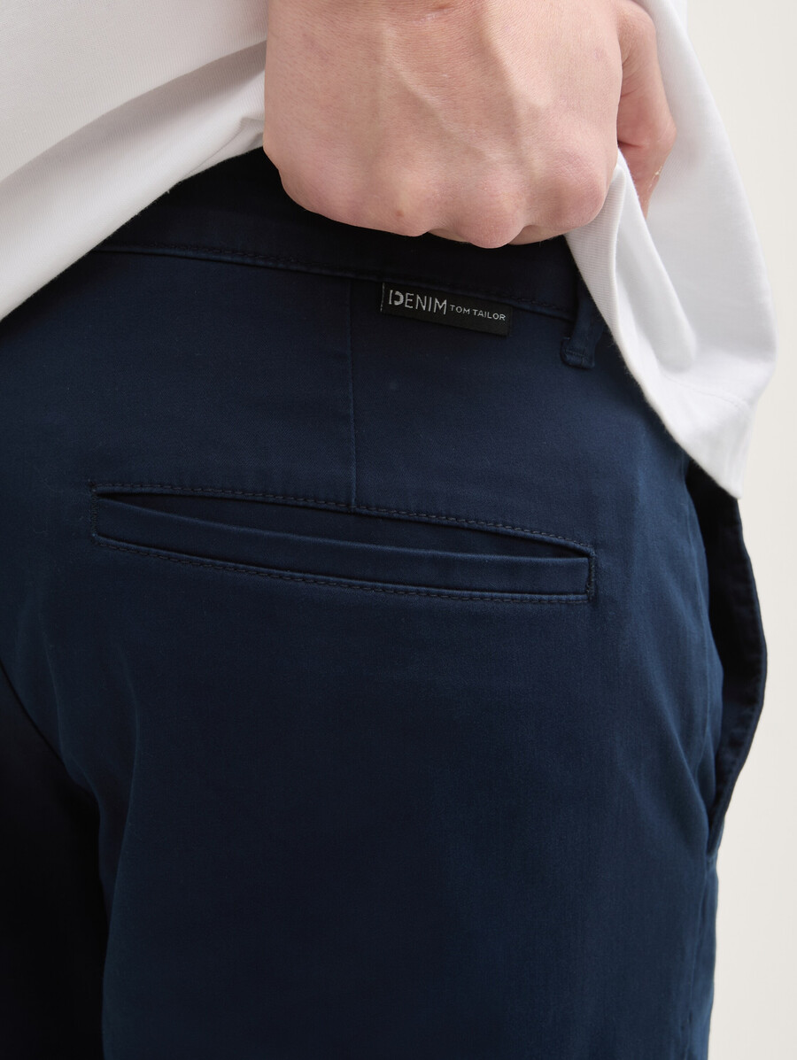 chino-shorts in normaler passform