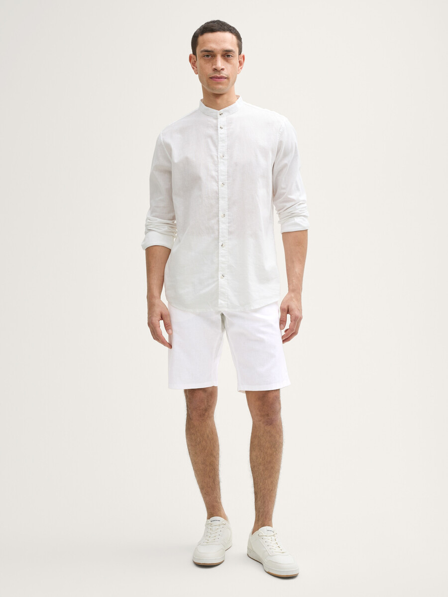 schmale chino-shorts mit leinenanteil