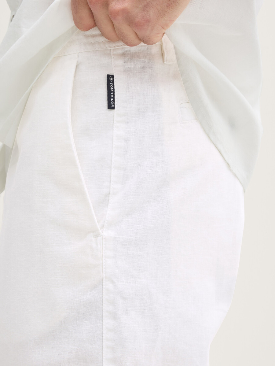 schmale chino-shorts mit leinenanteil