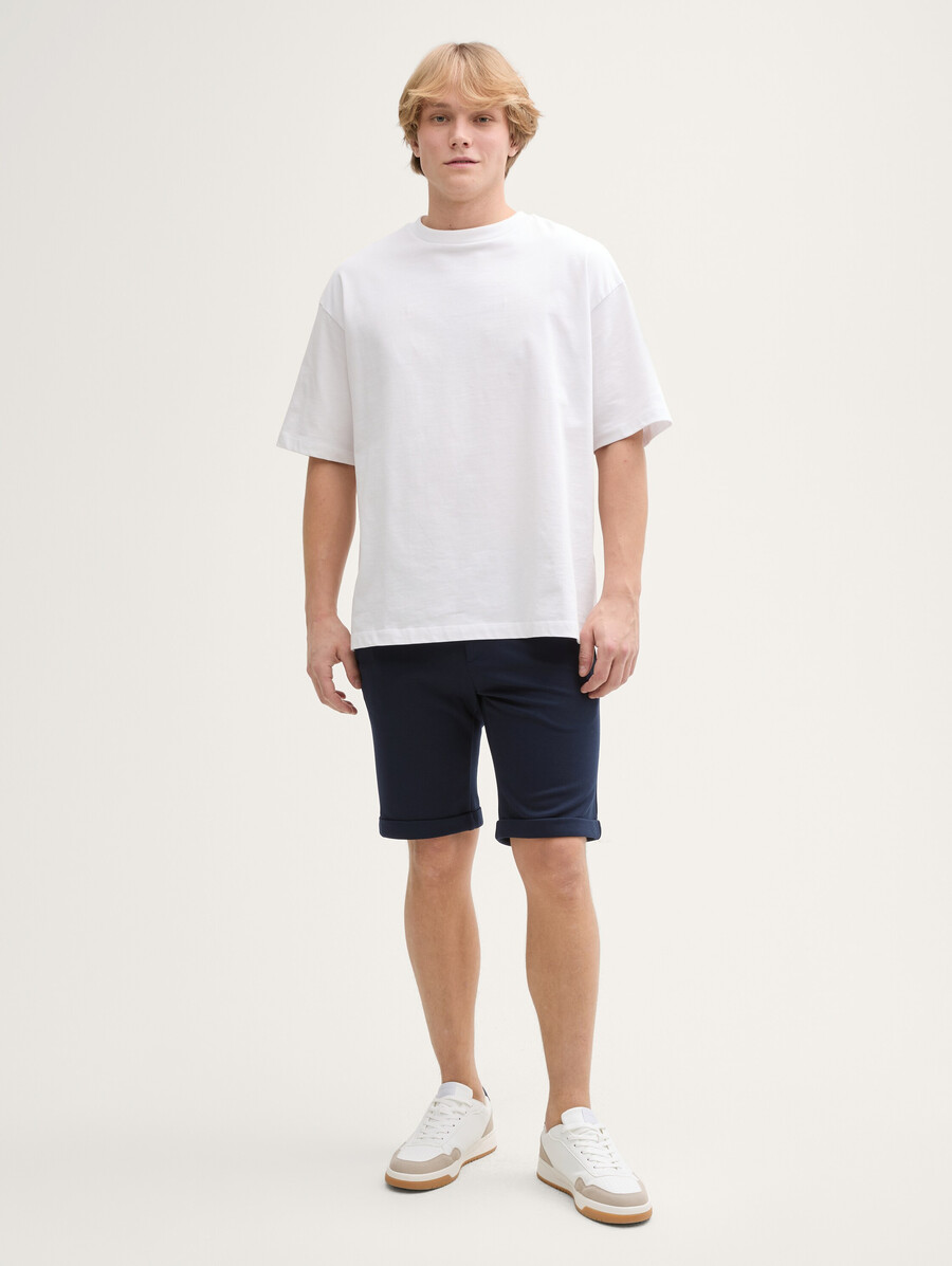 schmal geschnittene chino-shorts aus piqué