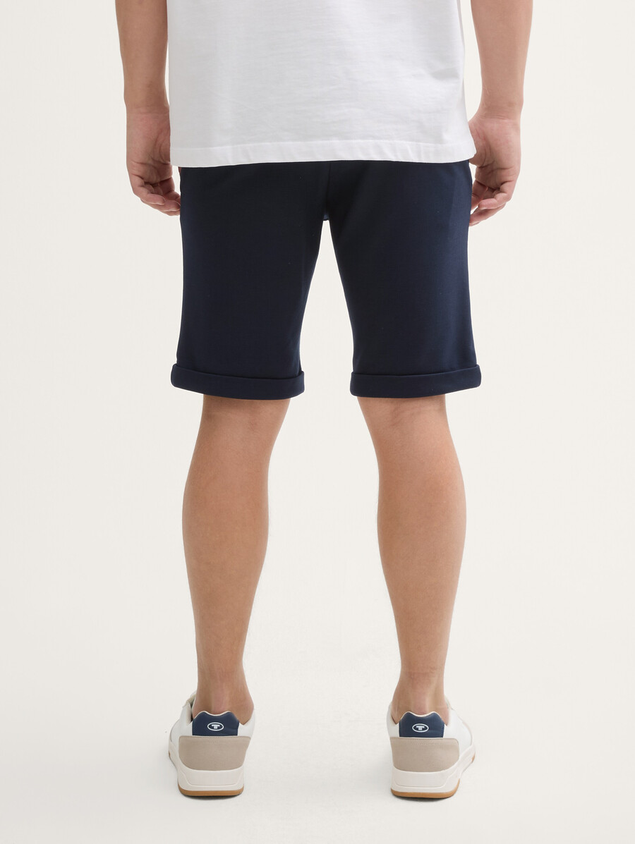 schmal geschnittene chino-shorts aus piqué