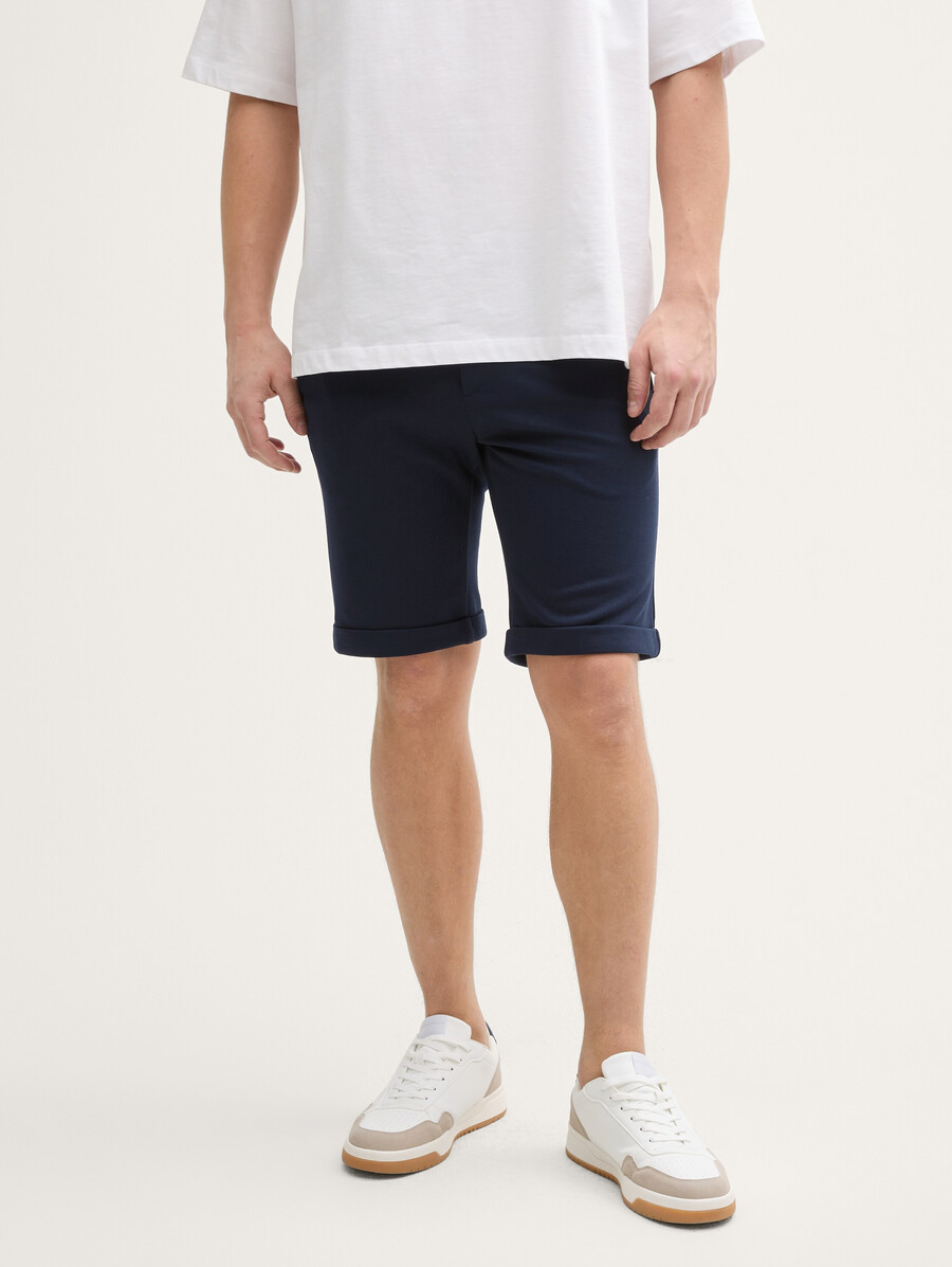 schmal geschnittene chino-shorts aus piqué