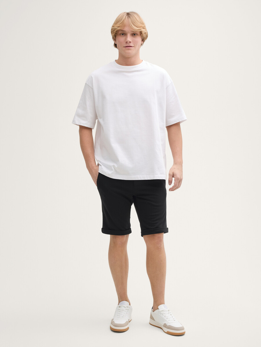schmal geschnittene chino-shorts aus piqué