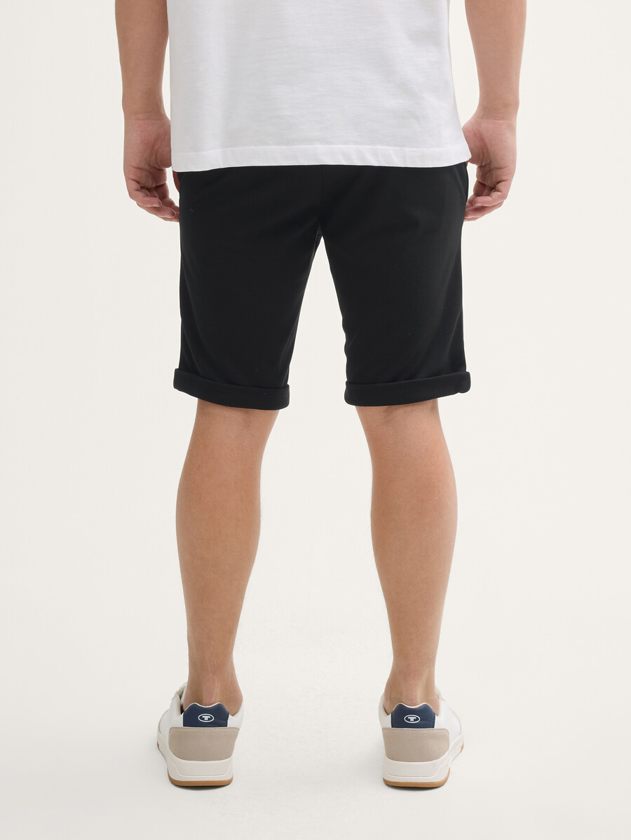 schmal geschnittene chino-shorts aus piqué