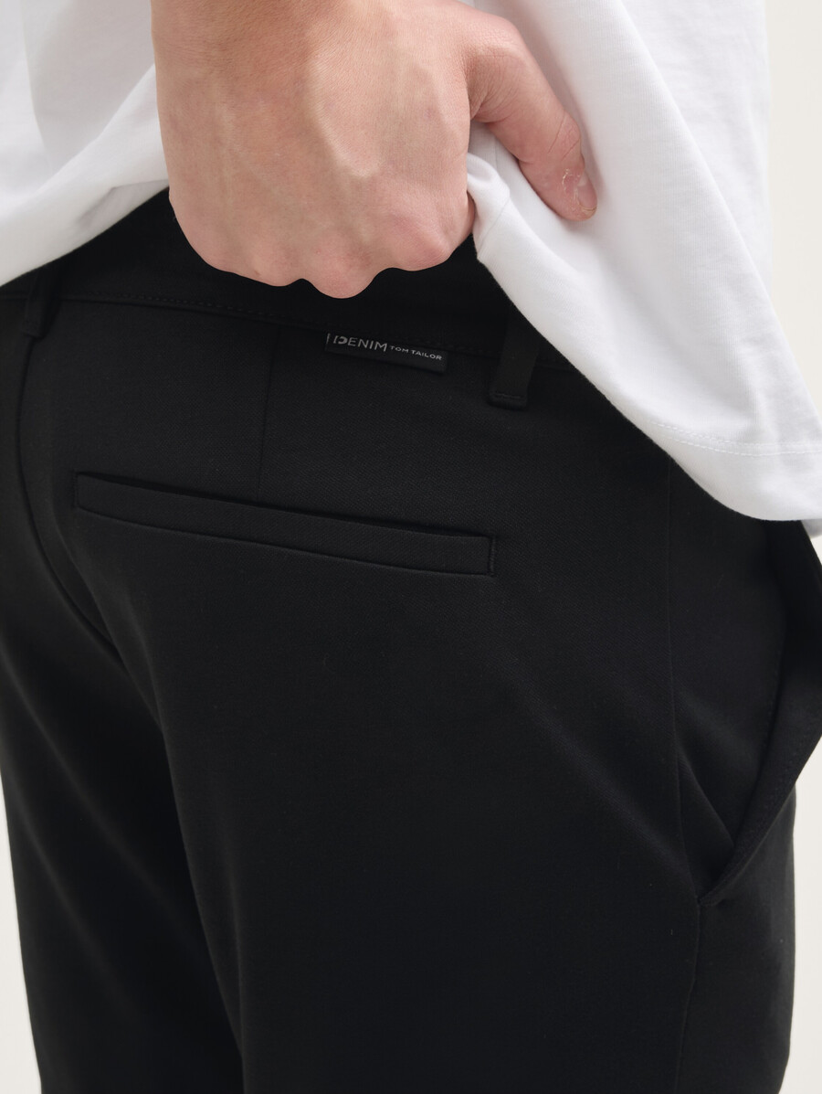 schmal geschnittene chino-shorts aus piqué