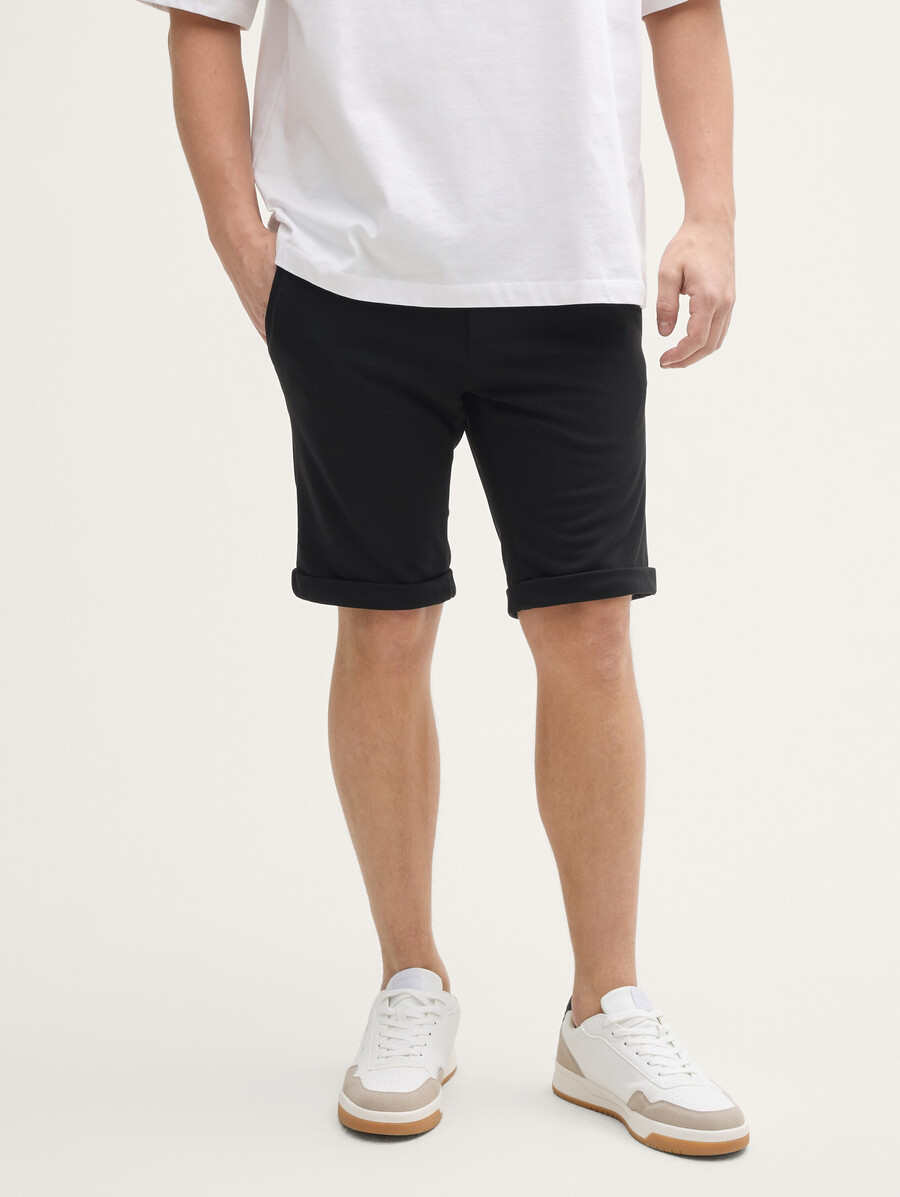 schmal geschnittene chino-shorts aus piqué