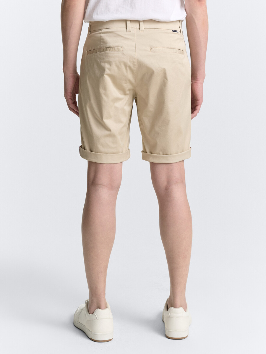 leichte chino-shorts in regulärer größe